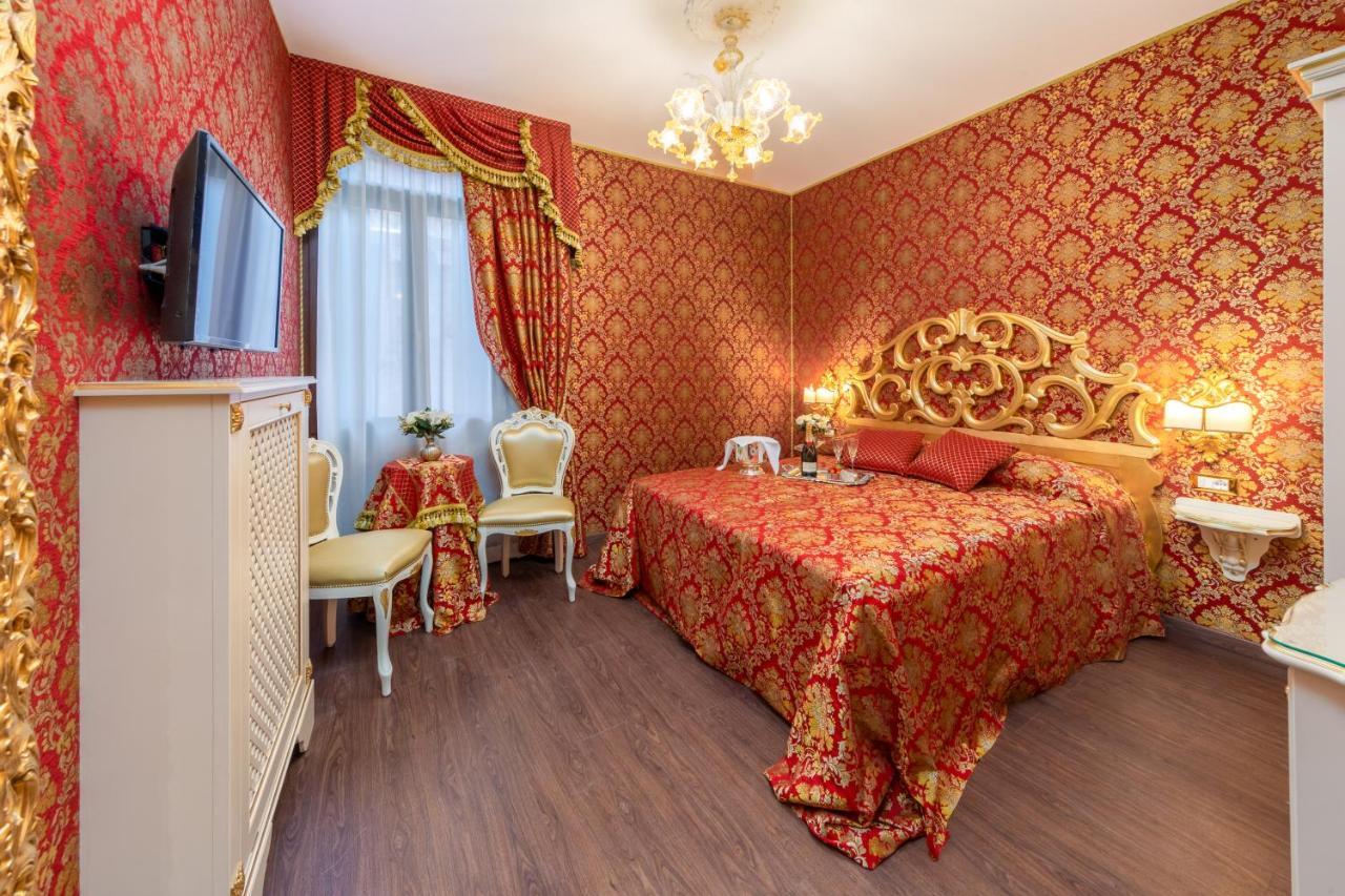 Queen Room,1143006646:JPEG